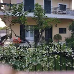 Meadowview Spacious Renovated Ground Floor Studio
